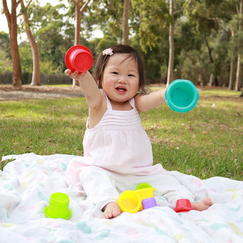 Playgro Комплект от 9 цветни чаши за подреждане