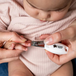 Tommee Tippee Бебешка нокторезачка със заоблени краища и гумирана ергономична дръжка