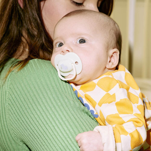 Tommee Tippee Комплект от 2 бр. ортодонтични залъгалки Any Time - сива и зелена, 0-6м