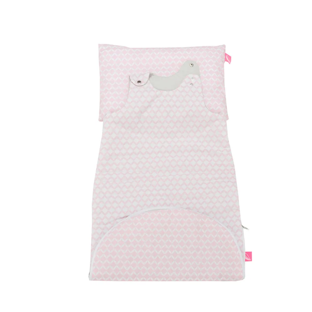 https://www.roshko.bg/media/catalog/product/cache/1/image/9df78eab33525d08d6e5fb8d27136e95/0/1/Motherhood Спално чувалче с възглавница и калъфка 3в1 Pink-Classic 2017.webp