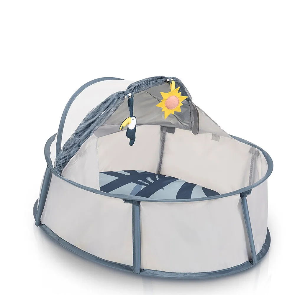 https://www.roshko.bg/media/catalog/product/cache/1/image/9df78eab33525d08d6e5fb8d27136e95/0/3/Babymoov Малка сгъваема кошарка с UV фактор 50+ Babyni Tropical.webp