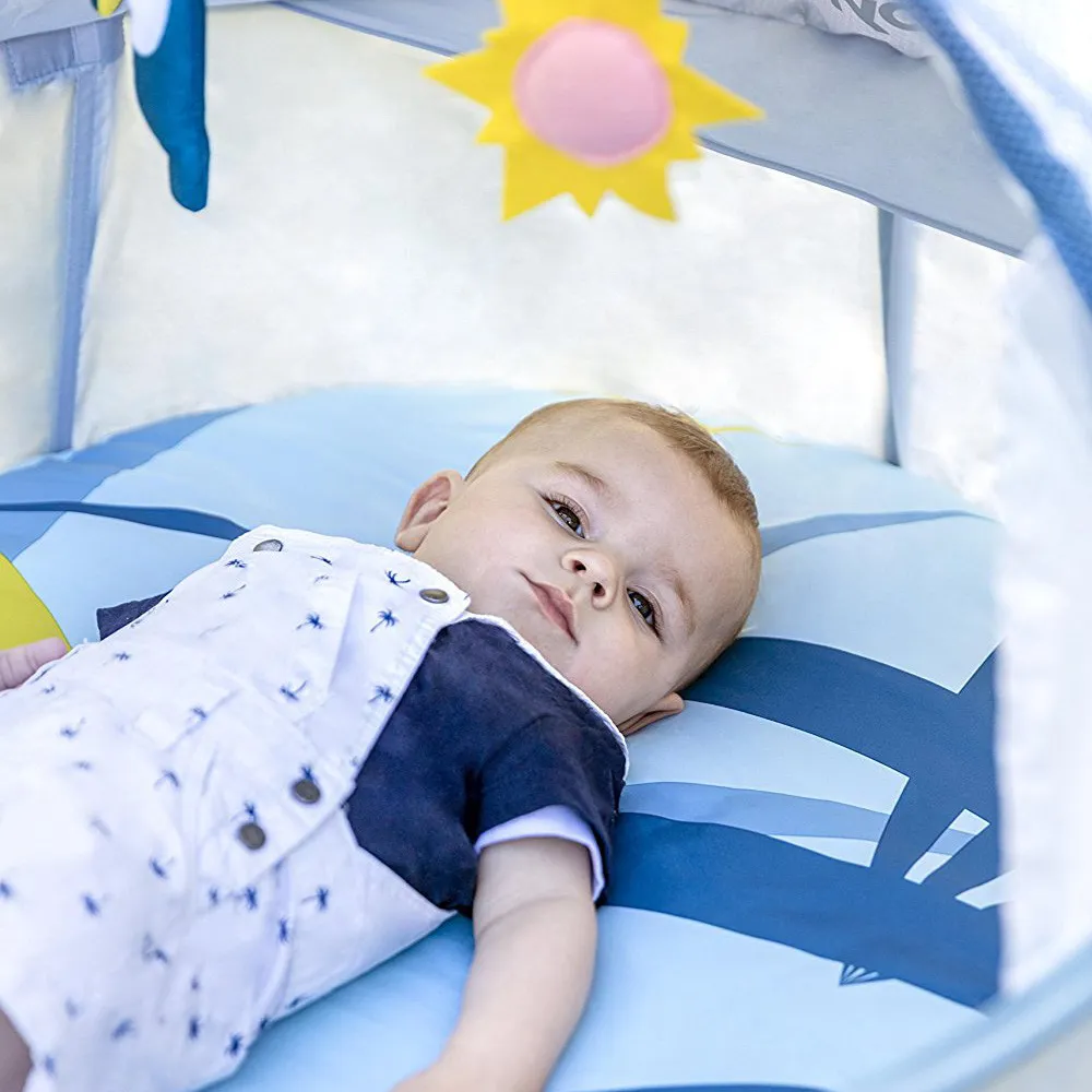 https://www.roshko.bg/media/catalog/product/cache/1/image/9df78eab33525d08d6e5fb8d27136e95/0/3/Babymoov Малка сгъваема кошарка с UV фактор 50+ Babyni Tropical.webp