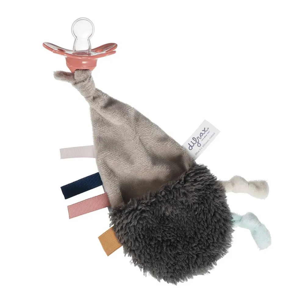 https://www.roshko.bg/media/catalog/product/cache/1/image/9df78eab33525d08d6e5fb8d27136e95/1/0/Difrax мека кърпичка с държач за залъгалка 2.webp