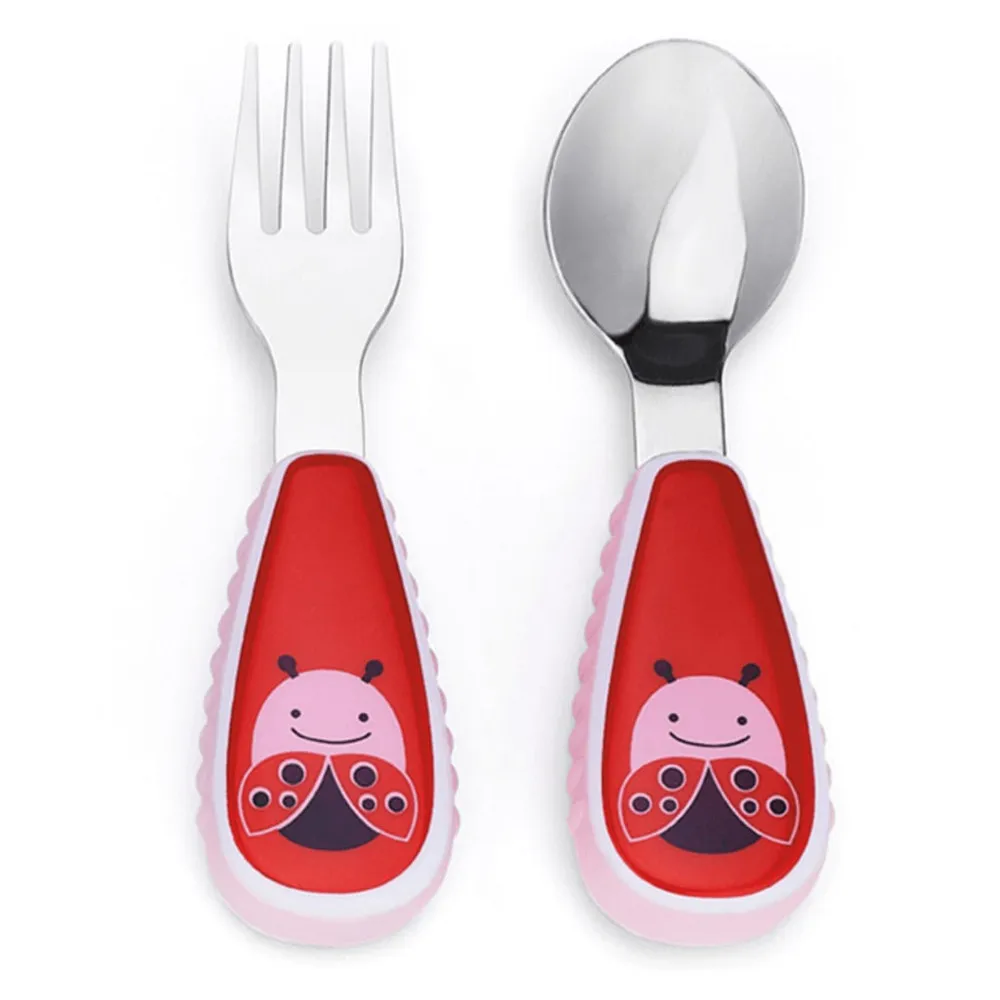 https://www.roshko.bg/media/catalog/product/cache/1/image/9df78eab33525d08d6e5fb8d27136e95/1/0/Skip Hop Комплект виличка и лъжичка Zoo.webp