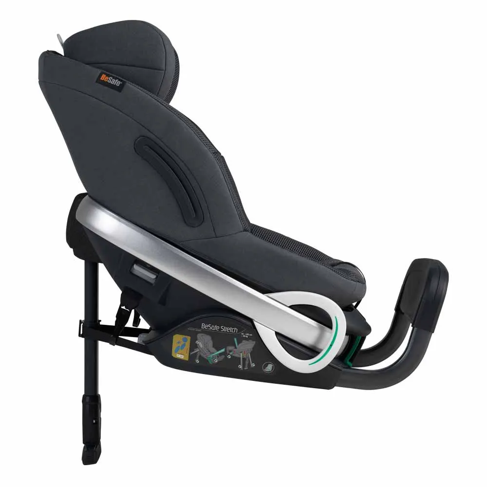 https://www.roshko.bg/media/catalog/product/cache/1/image/9df78eab33525d08d6e5fb8d27136e95/1/1/BeSafe Stretch стол за кола - Anthracite Mesh 3.webp