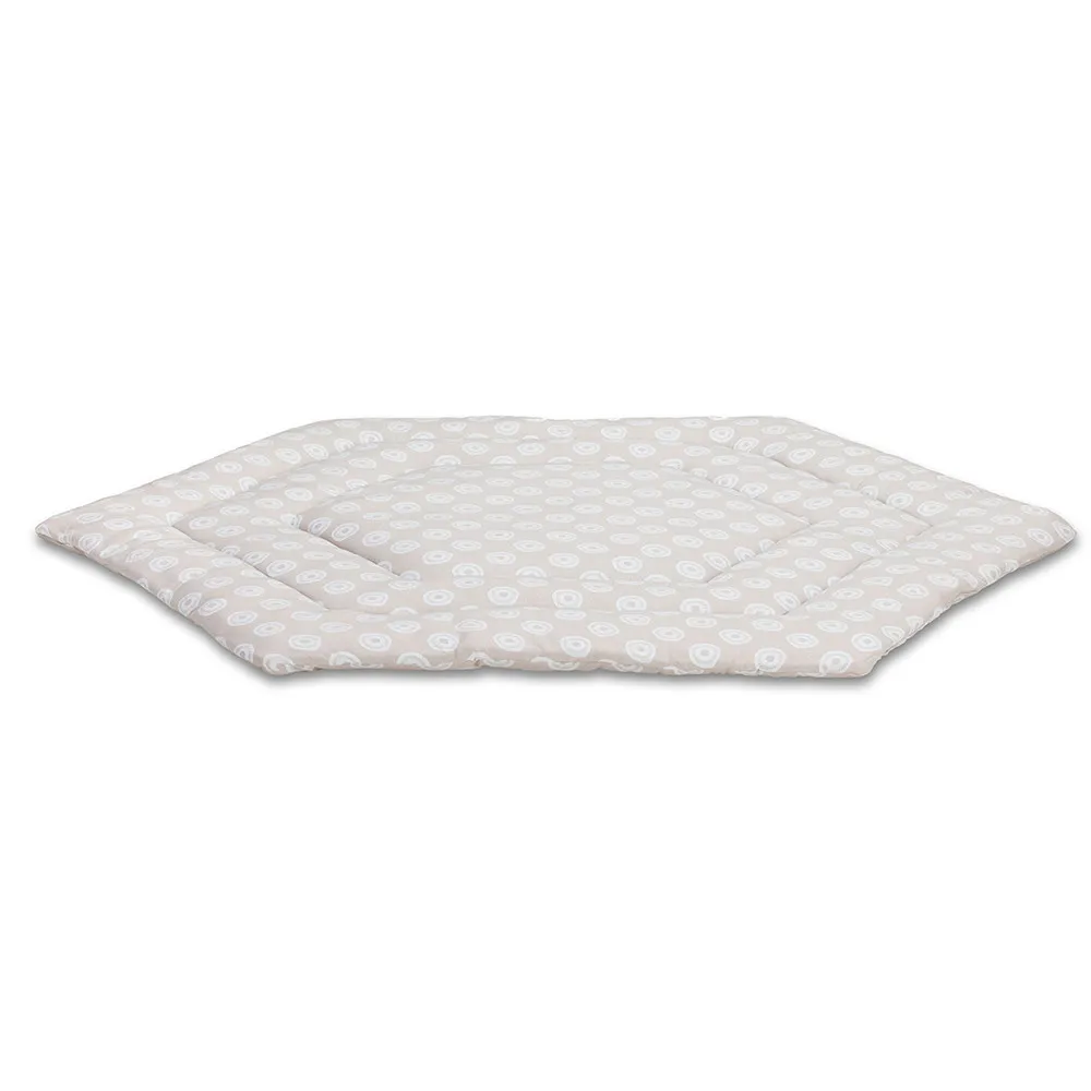 https://www.roshko.bg/media/catalog/product/cache/1/image/9df78eab33525d08d6e5fb8d27136e95/1/1/Fillikid меко килимче за сгъваема кошара за игра (Ø 124 см) Jersey - Circles Grey 3.webp