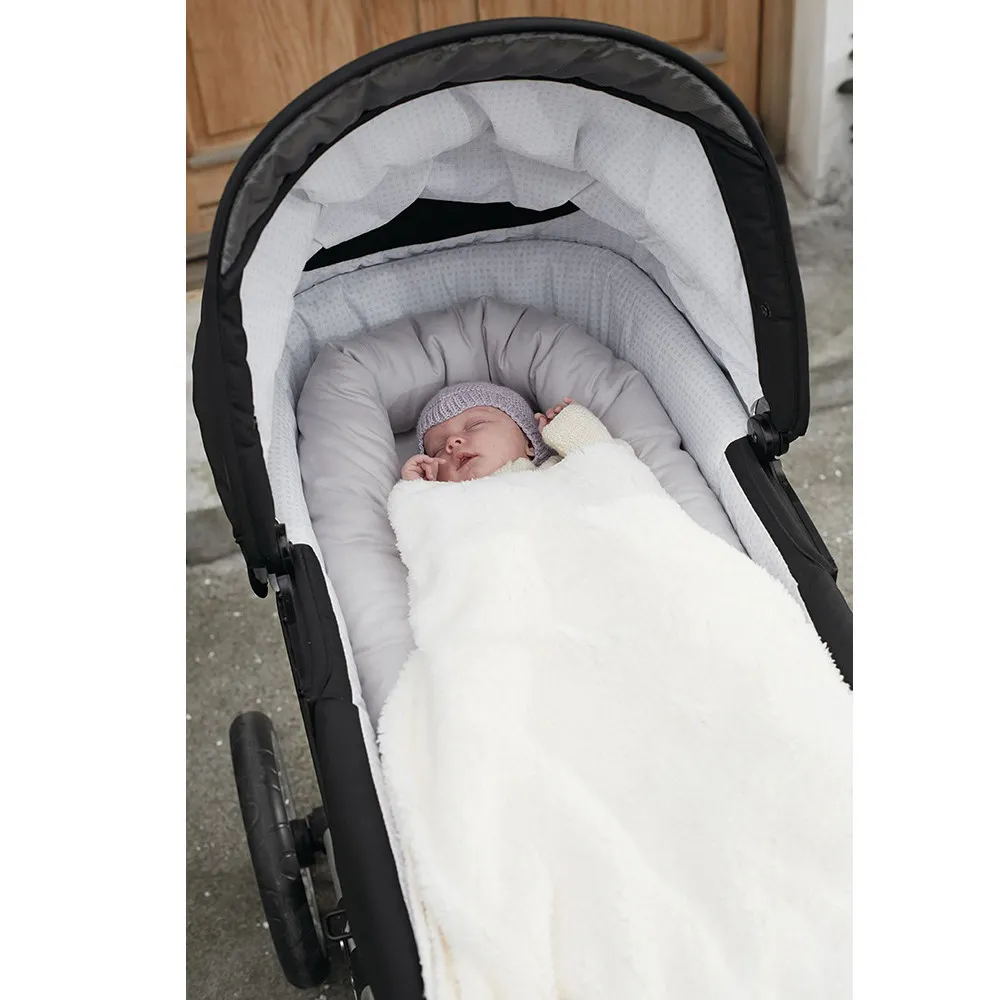 https://www.roshko.bg/media/catalog/product/cache/1/image/9df78eab33525d08d6e5fb8d27136e95/1/3/ възглавница BabyDan.webp