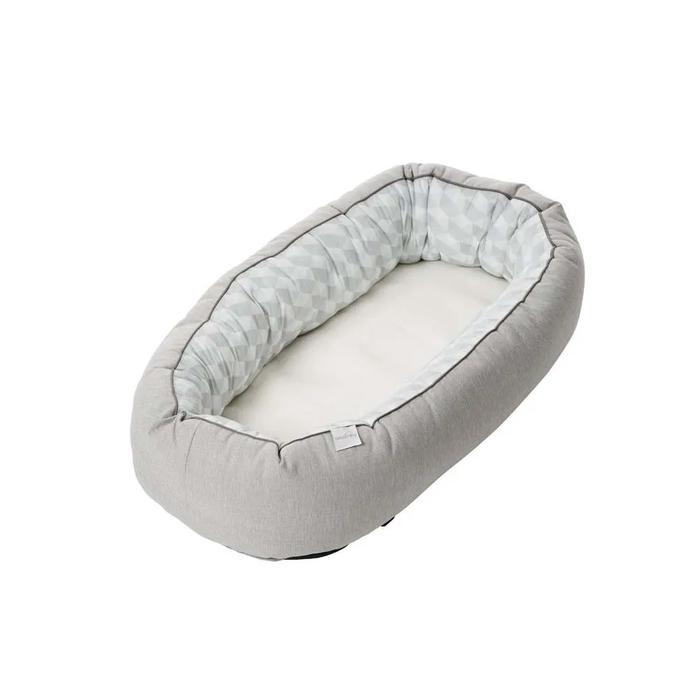 https://www.roshko.bg/media/catalog/product/cache/1/image/9df78eab33525d08d6e5fb8d27136e95/1/3/ - BabyDan Cuddle Nest Ergo 2017.webp