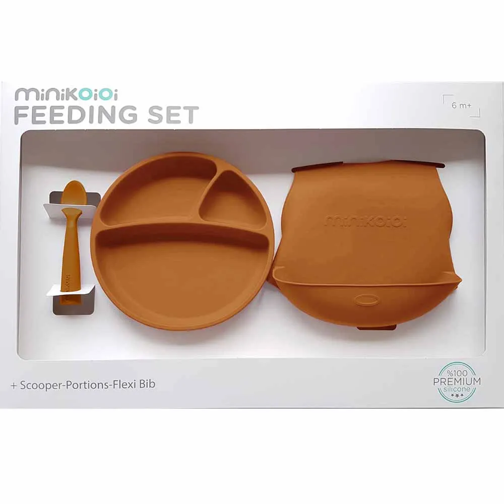 https://www.roshko.bg/media/catalog/product/cache/1/image/9df78eab33525d08d6e5fb8d27136e95/1/4/Minikoioi Feeding Set комплект за хранене - 100% силикон - 6 м+, Woody Brown.webp