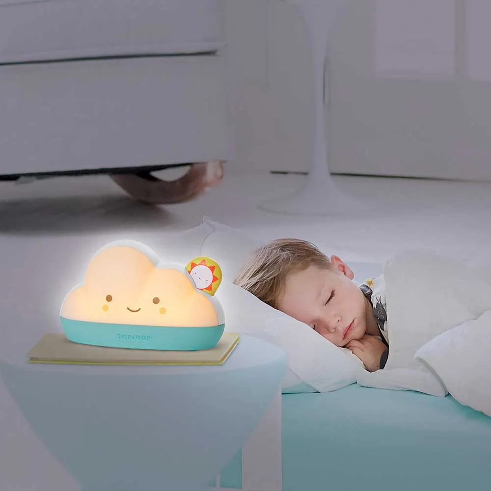 https://www.roshko.bg/media/catalog/product/cache/1/image/9df78eab33525d08d6e5fb8d27136e95/1/8/Skip Hop Dream & Shine Sleep Trainer треньор на съня - облаче 7.webp