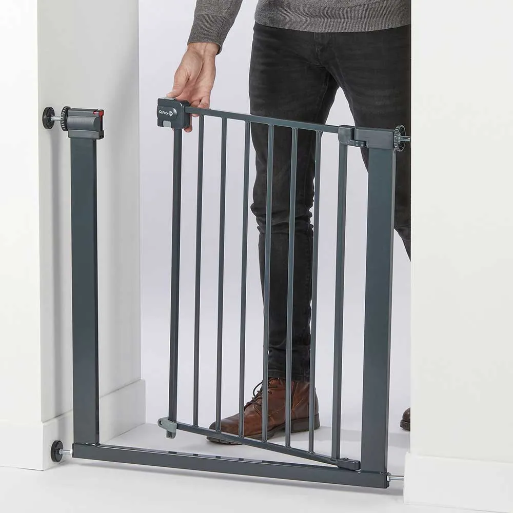 https://www.roshko.bg/media/catalog/product/cache/1/image/9df78eab33525d08d6e5fb8d27136e95/1/_/Safety 1st Универсална метална преграда за врата – черна 3.webp