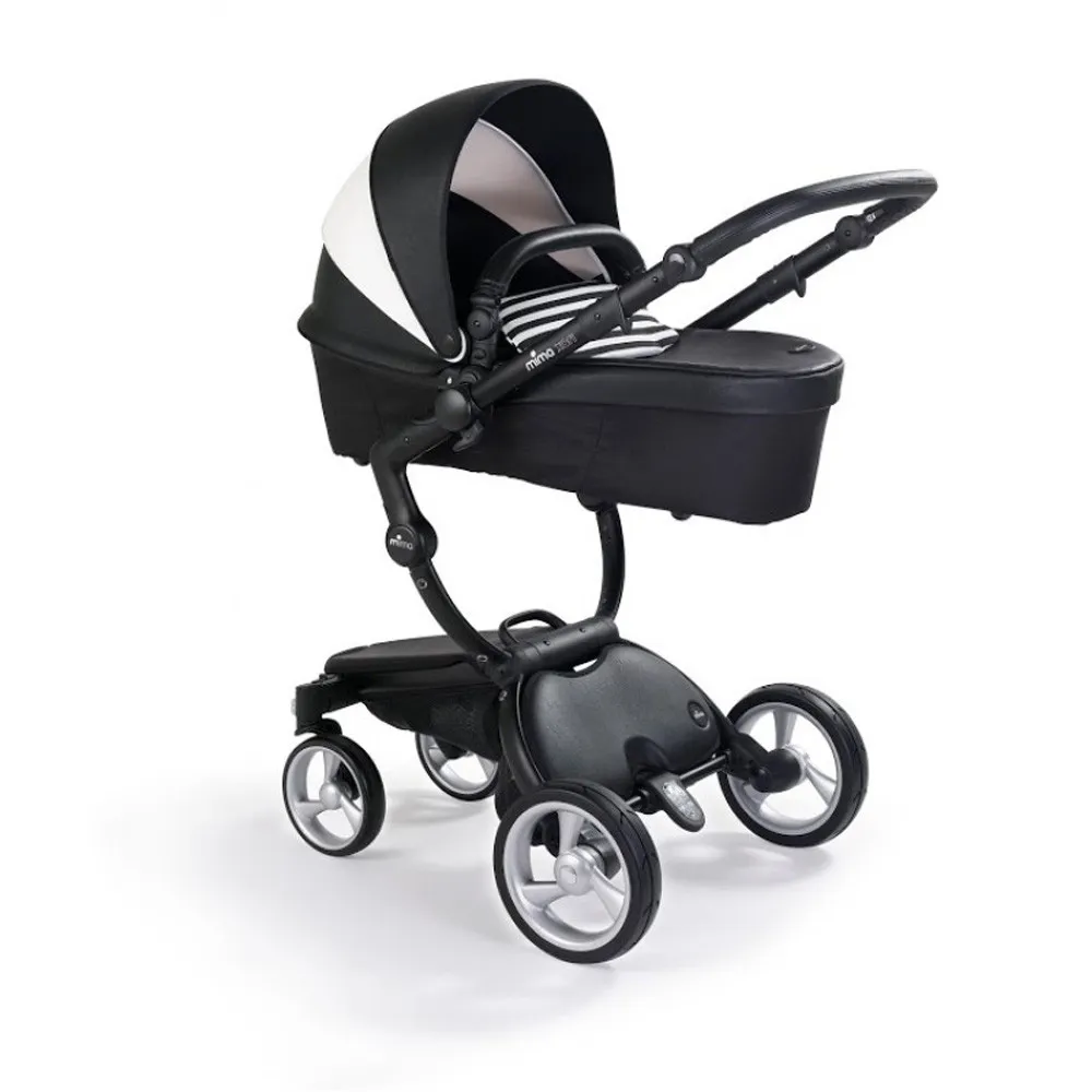 https://www.roshko.bg/media/catalog/product/cache/1/image/9df78eab33525d08d6e5fb8d27136e95/1/_/Mima Детска количка Xari Black and White 2в1.webp