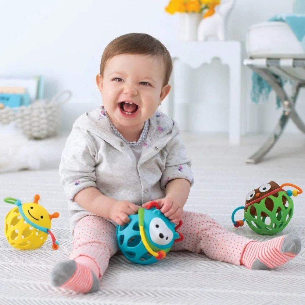 https://www.roshko.bg/media/catalog/product/cache/1/image/9df78eab33525d08d6e5fb8d27136e95/2/0/Skip Hop Дрънкалка Roll-Around.webp