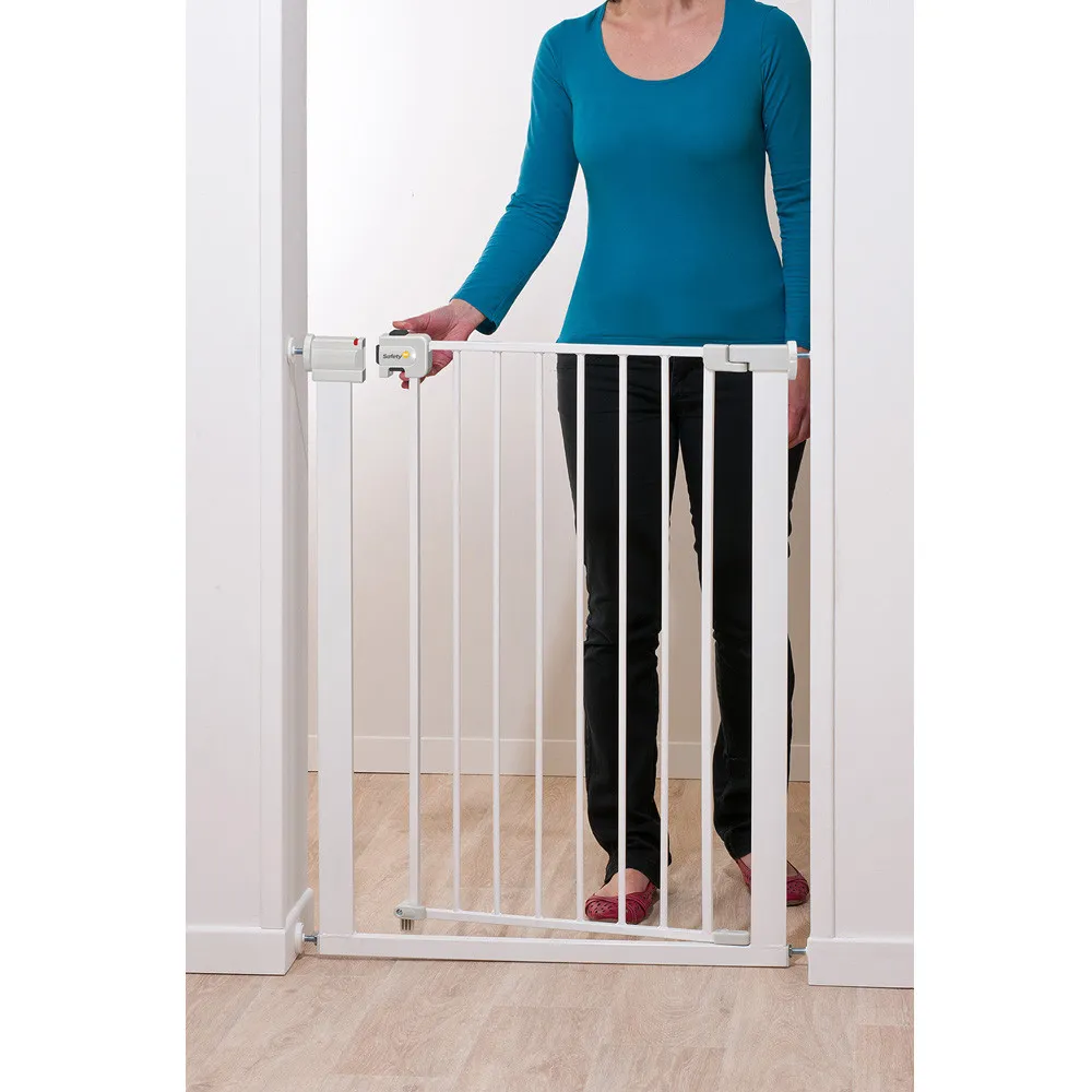 https://www.roshko.bg/media/catalog/product/cache/1/image/9df78eab33525d08d6e5fb8d27136e95/2/4/Safety 1st Универсална метална висока преграда за врата - бяла.webp