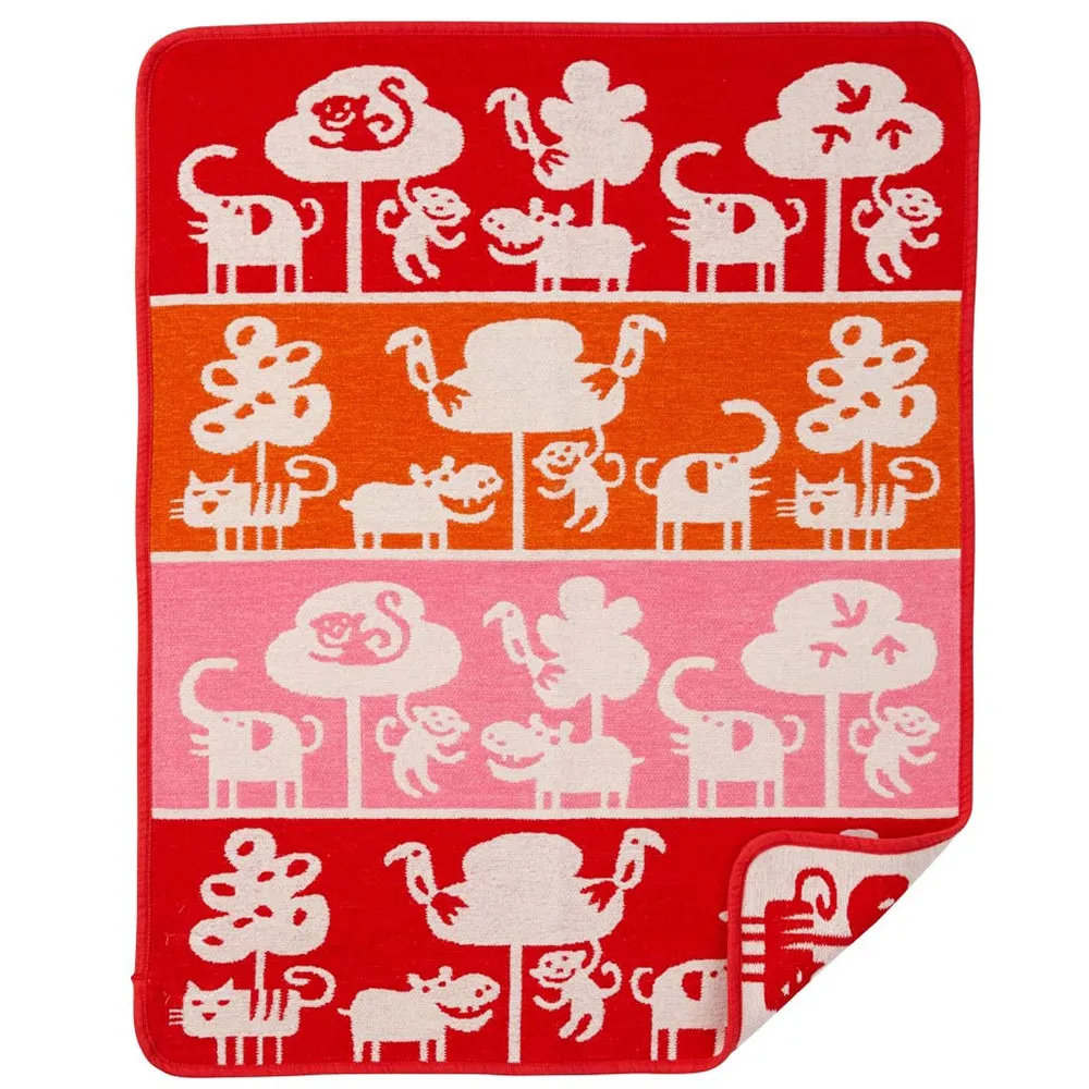 https://www.roshko.bg/media/catalog/product/cache/1/image/9df78eab33525d08d6e5fb8d27136e95/2/5/Klippan Памучно одеяло Safari Red 70x90.webp