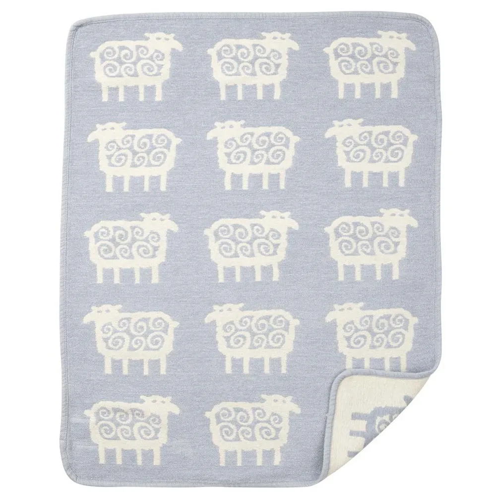 https://www.roshko.bg/media/catalog/product/cache/1/image/9df78eab33525d08d6e5fb8d27136e95/2/5/Klippan Памучно одеяло Sheep Blue 70x90.webp