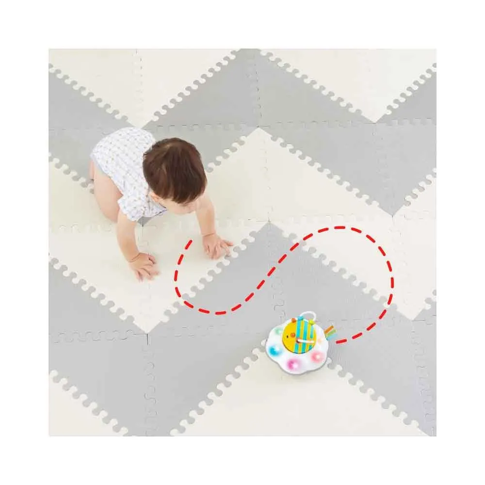 https://www.roshko.bg/media/catalog/product/cache/1/image/9df78eab33525d08d6e5fb8d27136e95/3/0/Skip Hop Explore & More Follow-Bee Crawl Toy интрактивна играчка за пълзене 12.webp
