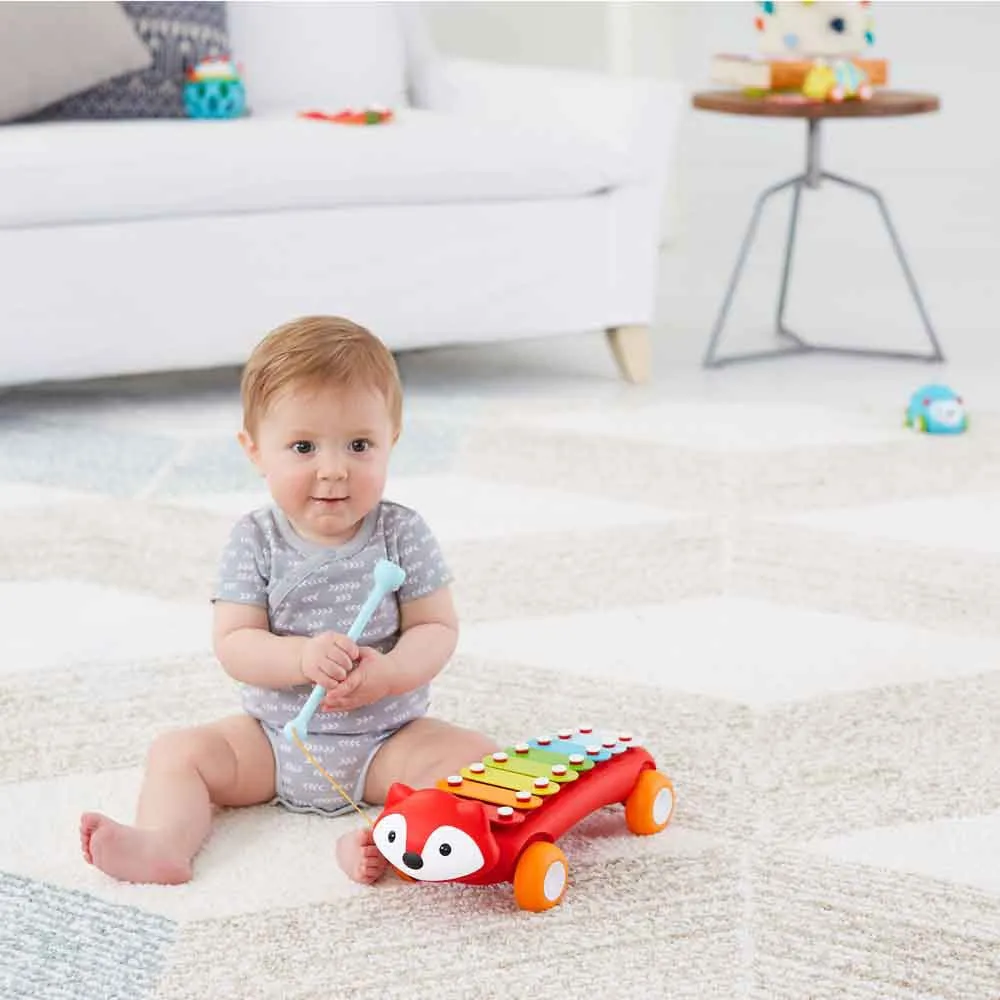 https://www.roshko.bg/media/catalog/product/cache/1/image/9df78eab33525d08d6e5fb8d27136e95/3/0/Skip Hop Explore & More ксилофон лисица 303109 4.webp
