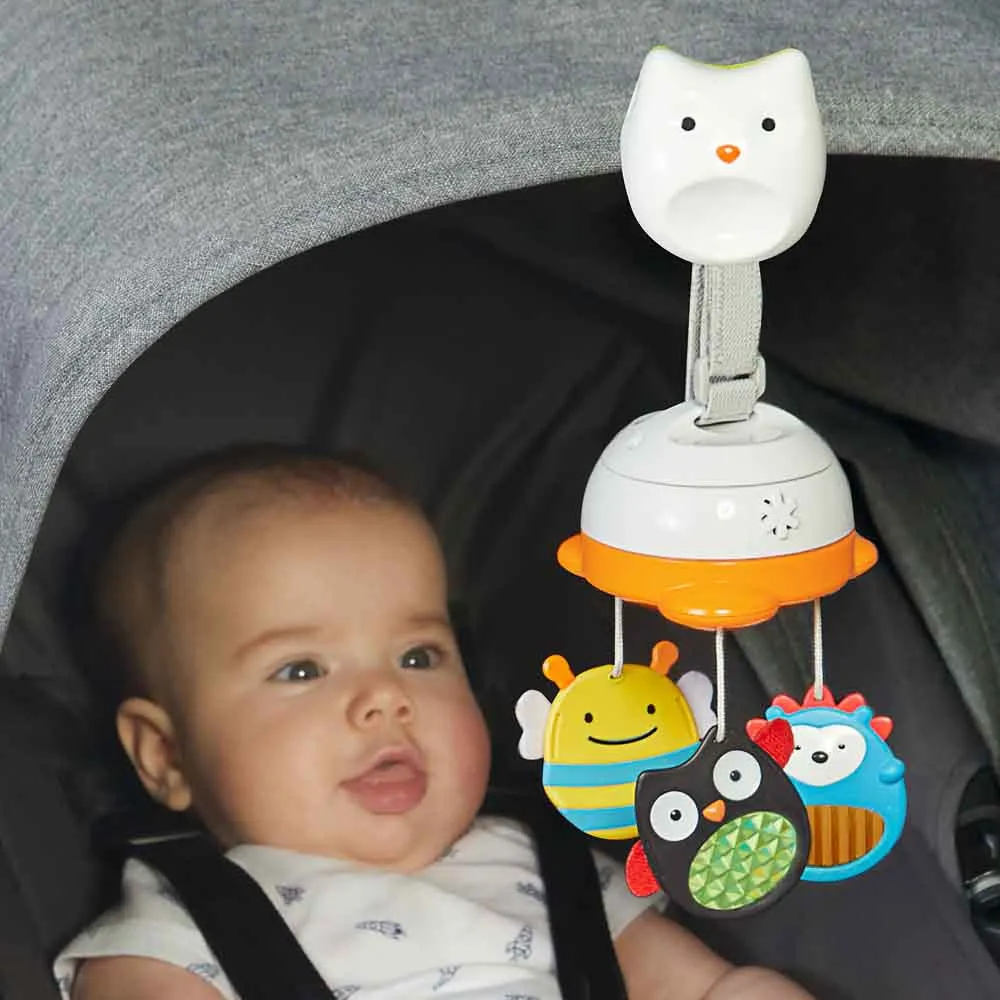 https://www.roshko.bg/media/catalog/product/cache/1/image/9df78eab33525d08d6e5fb8d27136e95/3/0/ въртележка - Skip Hop Explore & More 3-In-1 Travel Mobile 2.webp