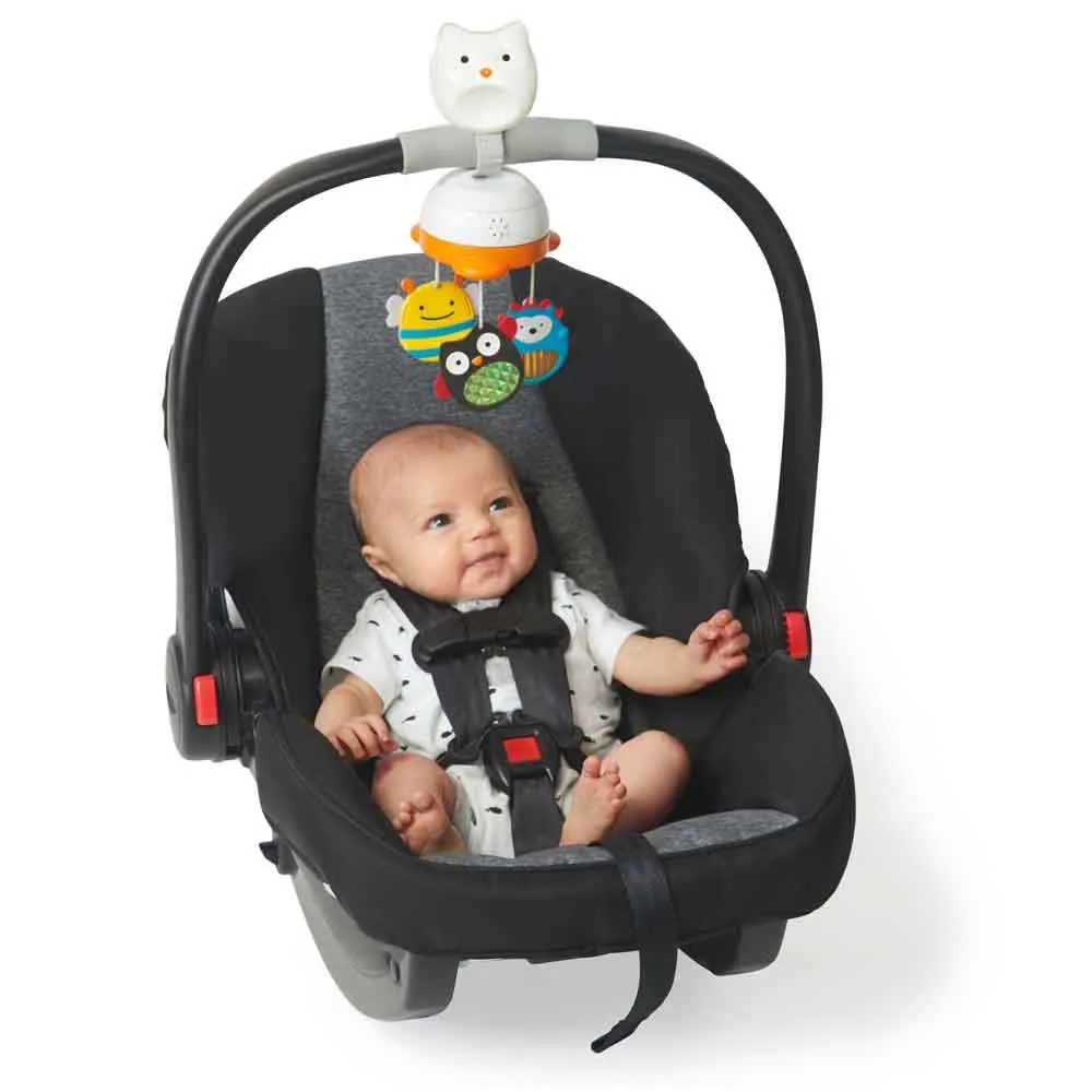 https://www.roshko.bg/media/catalog/product/cache/1/image/9df78eab33525d08d6e5fb8d27136e95/3/0/ въртележка - Skip Hop Explore & More 3-In-1 Travel Mobile 1.webp