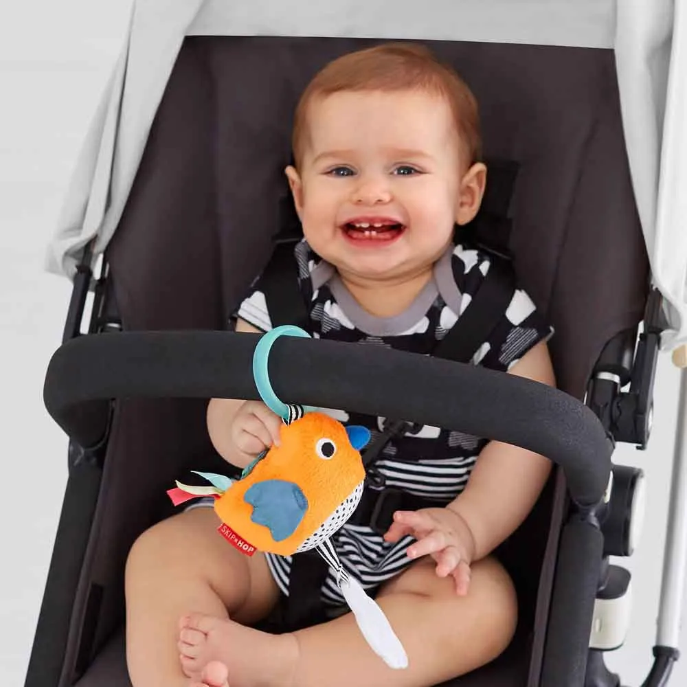 https://www.roshko.bg/media/catalog/product/cache/1/image/9df78eab33525d08d6e5fb8d27136e95/3/0/ птиче SKip Hop Vibrant Village Light Up Birdie 2.webp