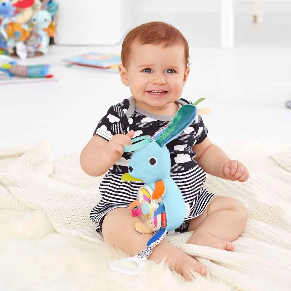 https://www.roshko.bg/media/catalog/product/cache/1/image/9df78eab33525d08d6e5fb8d27136e95/3/0/ зайче - Skip Hop Vibrant Village Pull & Spin Activity 5.webp