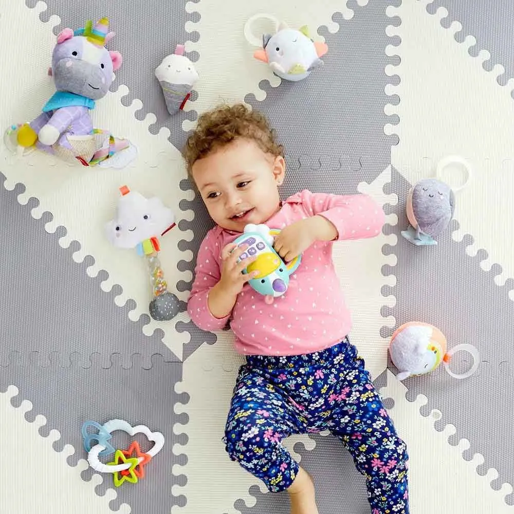 https://www.roshko.bg/media/catalog/product/cache/1/image/9df78eab33525d08d6e5fb8d27136e95/3/0/Skip Hop детска играчка телефон - Еднорог  6.webp