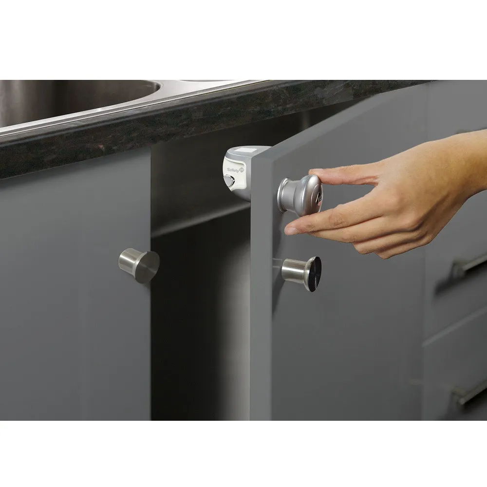 https://www.roshko.bg/media/catalog/product/cache/1/image/9df78eab33525d08d6e5fb8d27136e95/3/3/Safety 1st Система за магнитно заключване на шкафове.webp