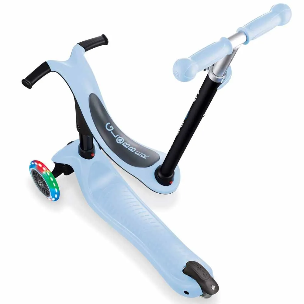 https://www.roshko.bg/media/catalog/product/cache/1/image/9df78eab33525d08d6e5fb8d27136e95/4/5/Globber GO UP Sporty Lights тротинетка със седалка 4 в 1 - Pastel Blue 3.webp