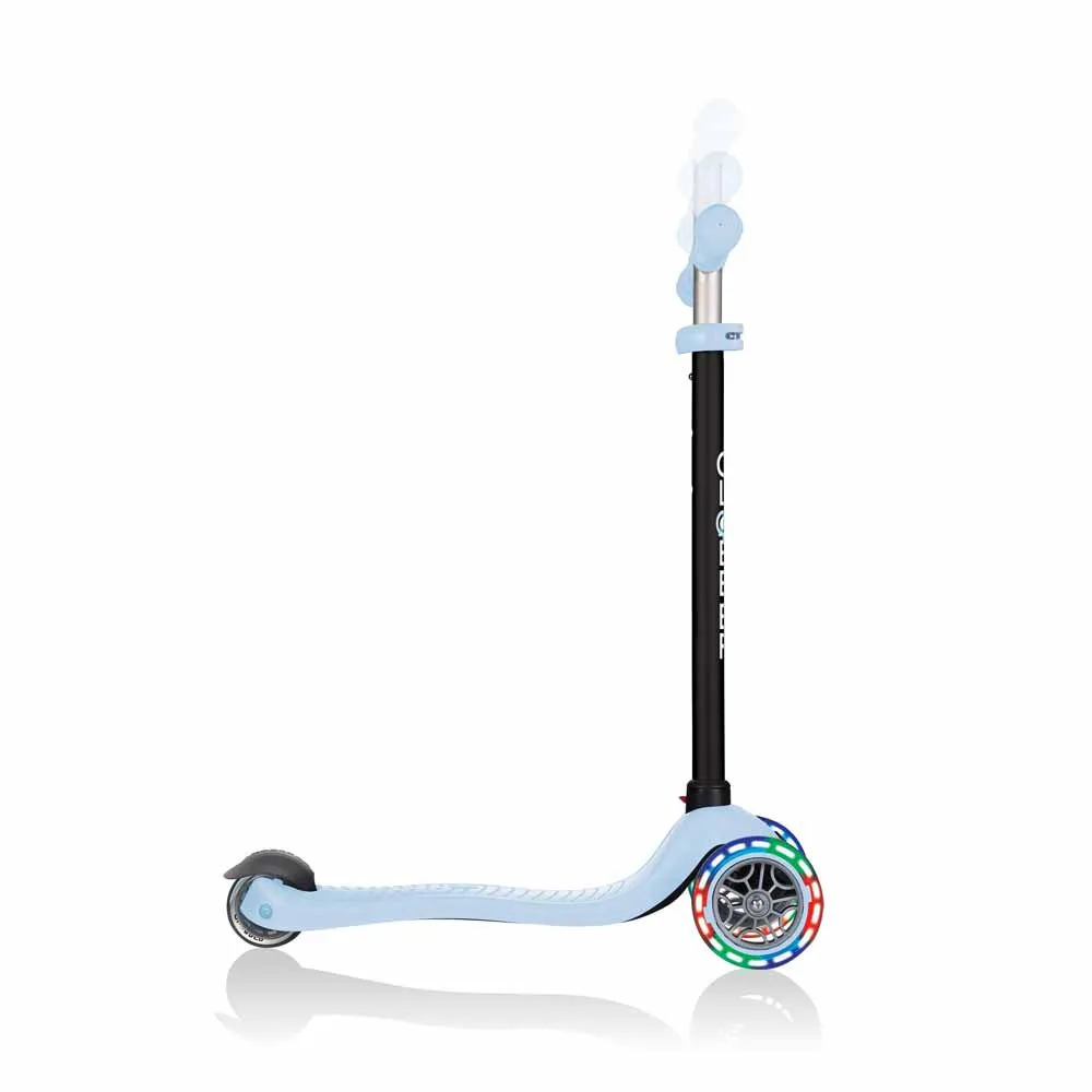 https://www.roshko.bg/media/catalog/product/cache/1/image/9df78eab33525d08d6e5fb8d27136e95/4/5/Globber GO UP Sporty Lights тротинетка със седалка 4 в 1 - Pastel Blue 6.webp