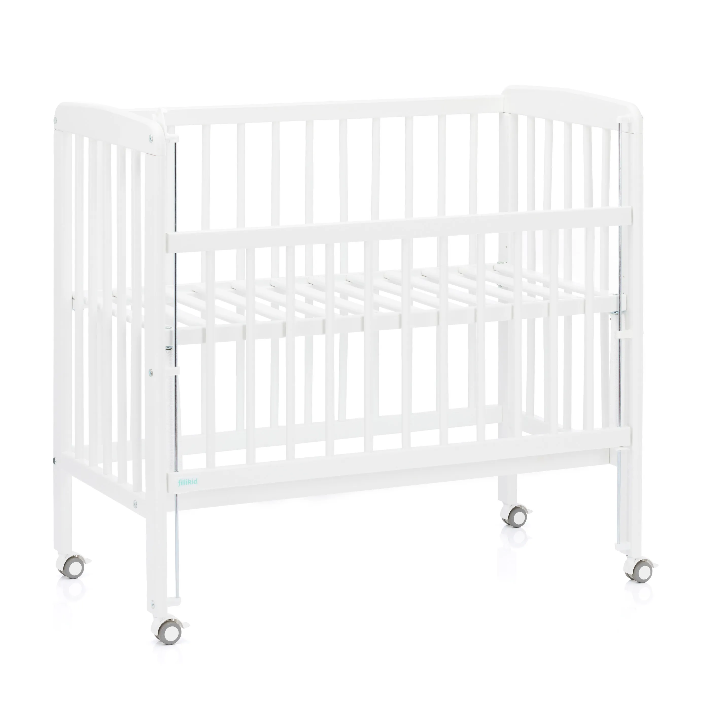 https://www.roshko.bg/media/catalog/product/cache/1/image/9df78eab33525d08d6e5fb8d27136e95/5/5/Fillikid Nino дървена кошара за съвместно спане - White.webp