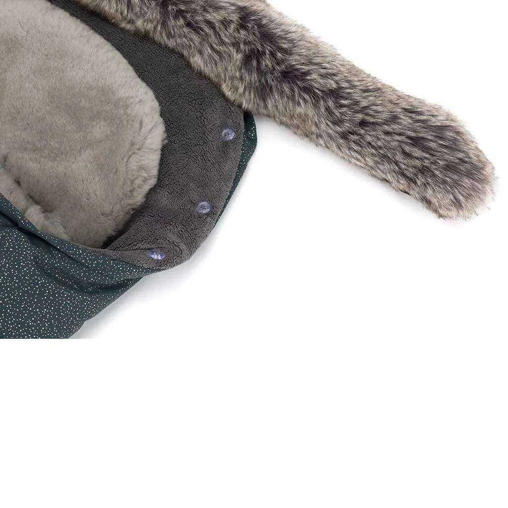 https://www.roshko.bg/media/catalog/product/cache/1/image/9df78eab33525d08d6e5fb8d27136e95/5/6/zimno-chuvalche-za-detska-kolichka-mavensi-fillikid-galaxy-grey 11.webp