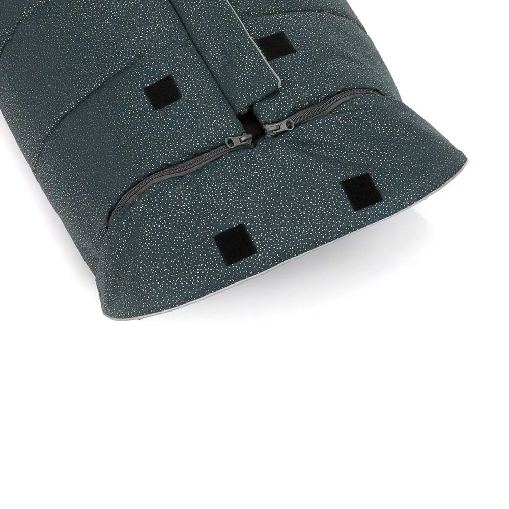 https://www.roshko.bg/media/catalog/product/cache/1/image/9df78eab33525d08d6e5fb8d27136e95/5/6/zimno-chuvalche-za-detska-kolichka-mavensi-fillikid-galaxy-grey 9.webp