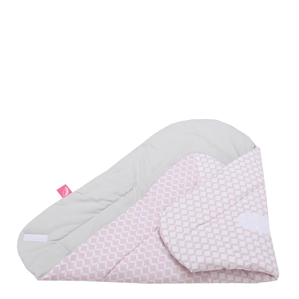 https://www.roshko.bg/media/catalog/product/cache/1/image/9df78eab33525d08d6e5fb8d27136e95/6/1/Motherhood Одеало за изписване и повиване Pink Classic 2017.webp