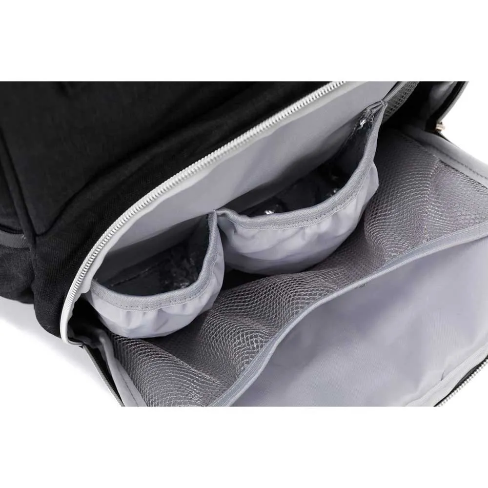 https://www.roshko.bg/media/catalog/product/cache/1/image/9df78eab33525d08d6e5fb8d27136e95/6/3/Fillikid Diaper Bag Paris раница за детска количка - Black Melange 5.webp