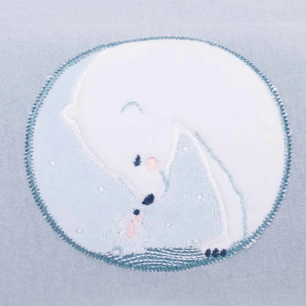 https://www.roshko.bg/media/catalog/product/cache/1/image/9df78eab33525d08d6e5fb8d27136e95/6/3/obikolnik-za-bebeshka-koshara-fillikid-polar-bear-blue 3.webp