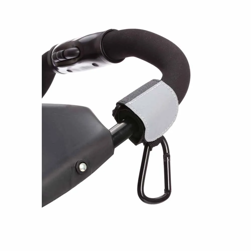 https://www.roshko.bg/media/catalog/product/cache/1/image/9df78eab33525d08d6e5fb8d27136e95/7/0/Fillikid карабинери за детска количка 4.webp