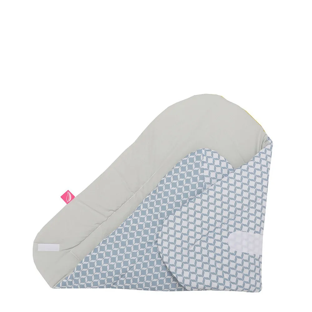 https://www.roshko.bg/media/catalog/product/cache/1/image/9df78eab33525d08d6e5fb8d27136e95/7/1/Motherhood Одеало за изписване и повиване Blue Classic 2017.webp