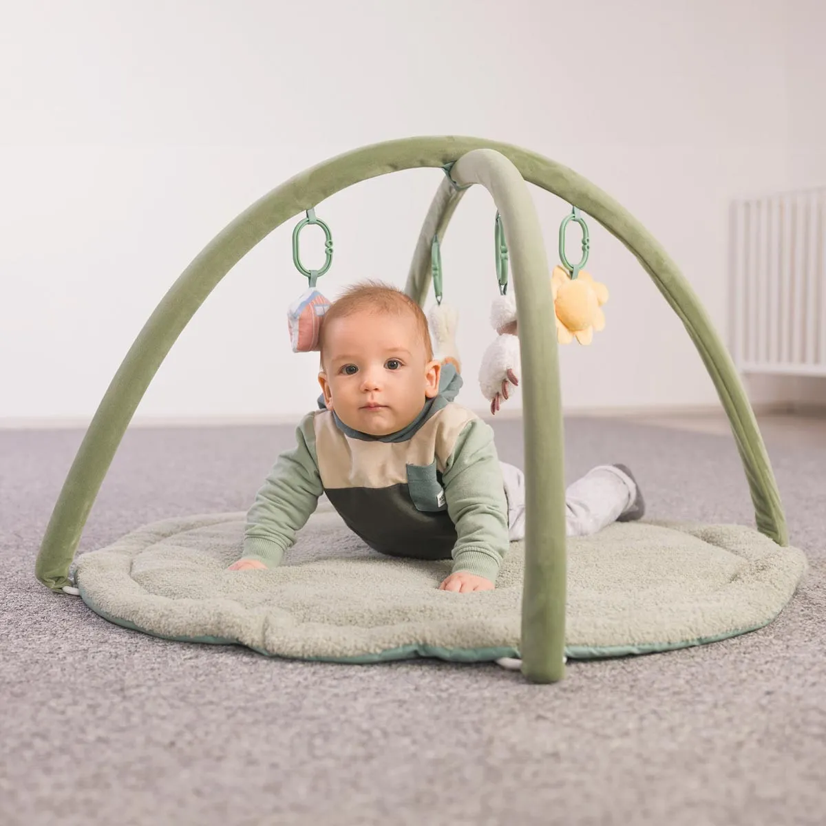 https://www.roshko.bg/media/catalog/product/cache/1/image/9df78eab33525d08d6e5fb8d27136e95/7/5/Fillikid активна гимнастика Animal Friends и арка с играчки - Sage.webp