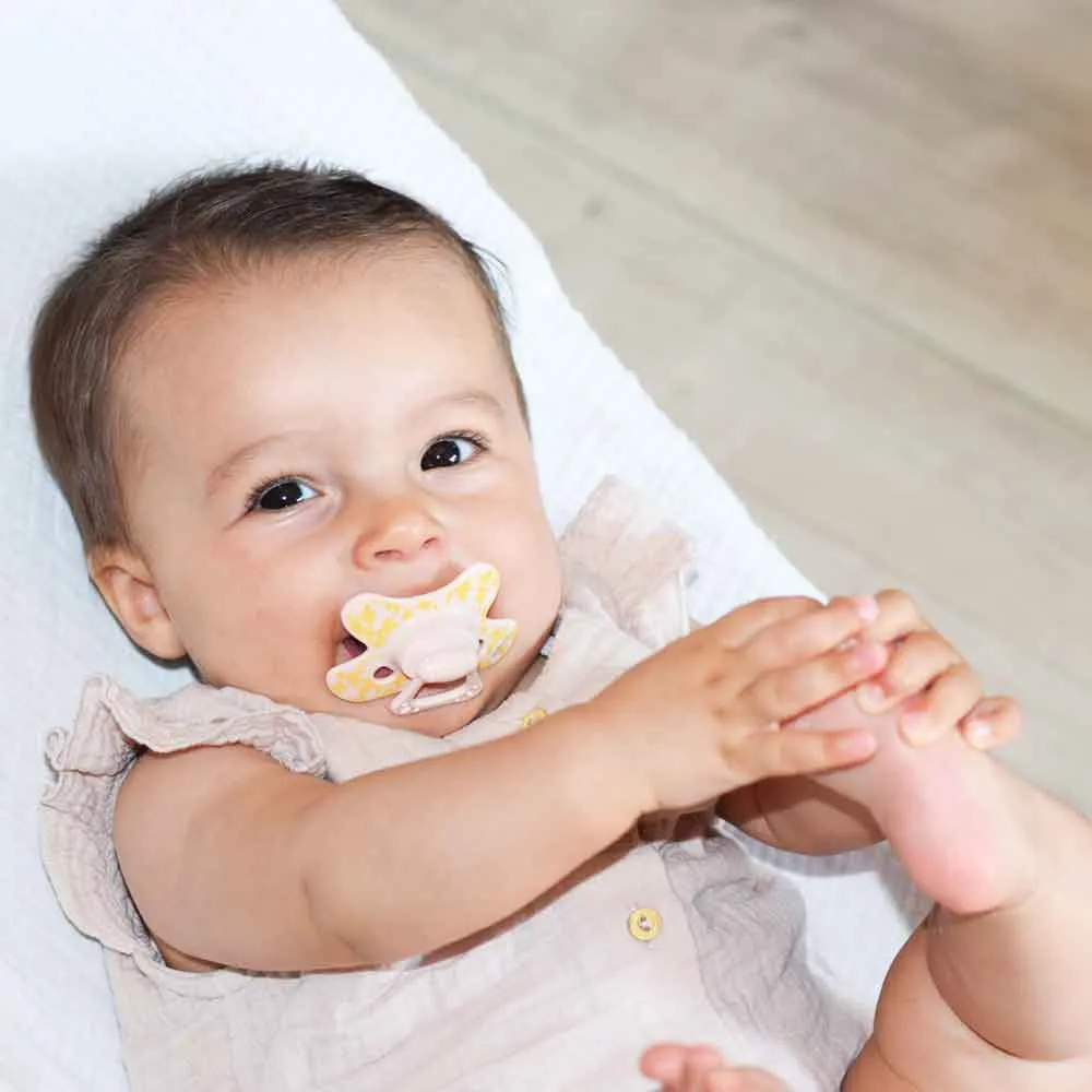 https://www.roshko.bg/media/catalog/product/cache/1/image/9df78eab33525d08d6e5fb8d27136e95/8/7/Difrax Pacifier Natural бебешка залъгалка 6+ м.webp
