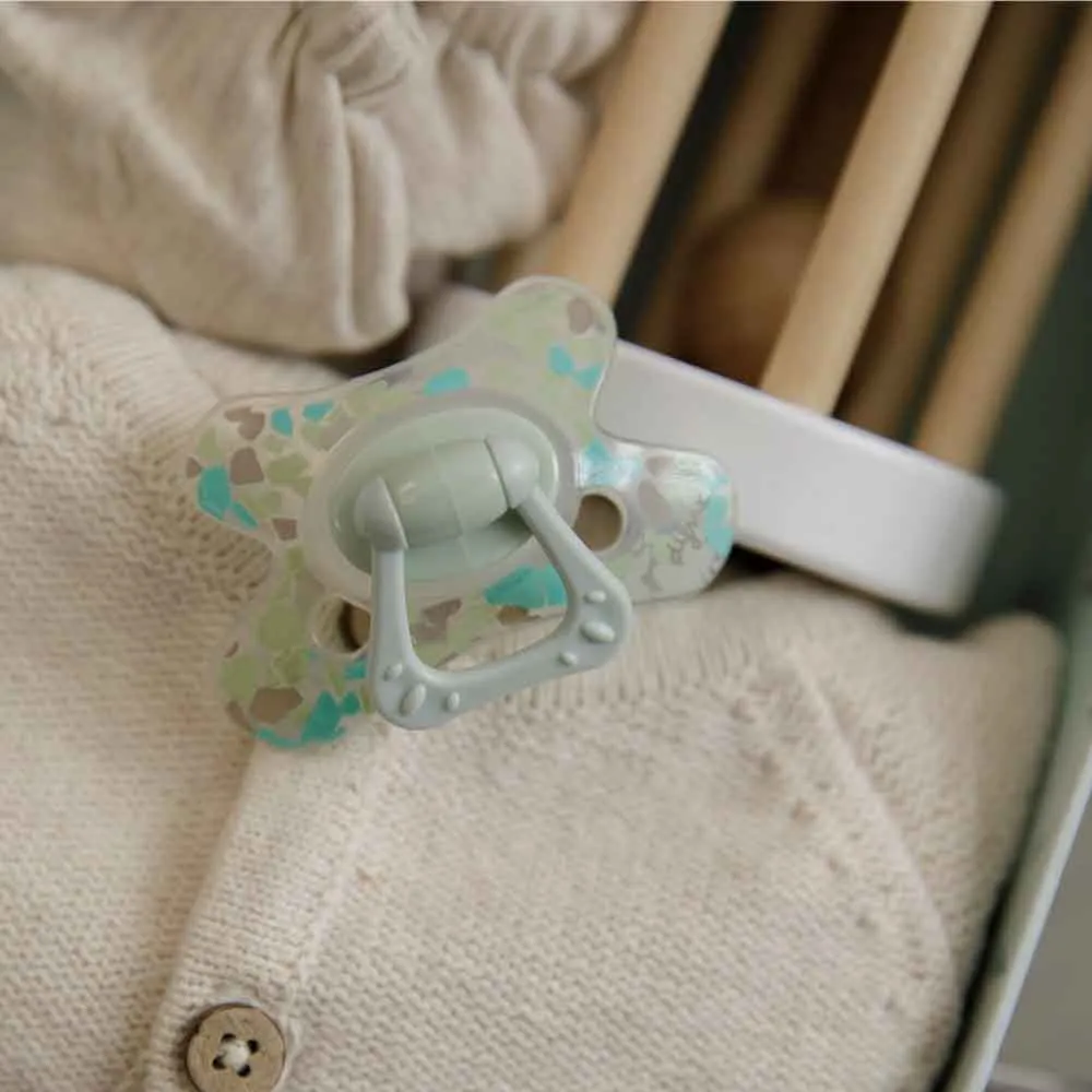 https://www.roshko.bg/media/catalog/product/cache/1/image/9df78eab33525d08d6e5fb8d27136e95/8/7/Difrax Pacifier Natural бебешка залъгалка 12+ м.webp