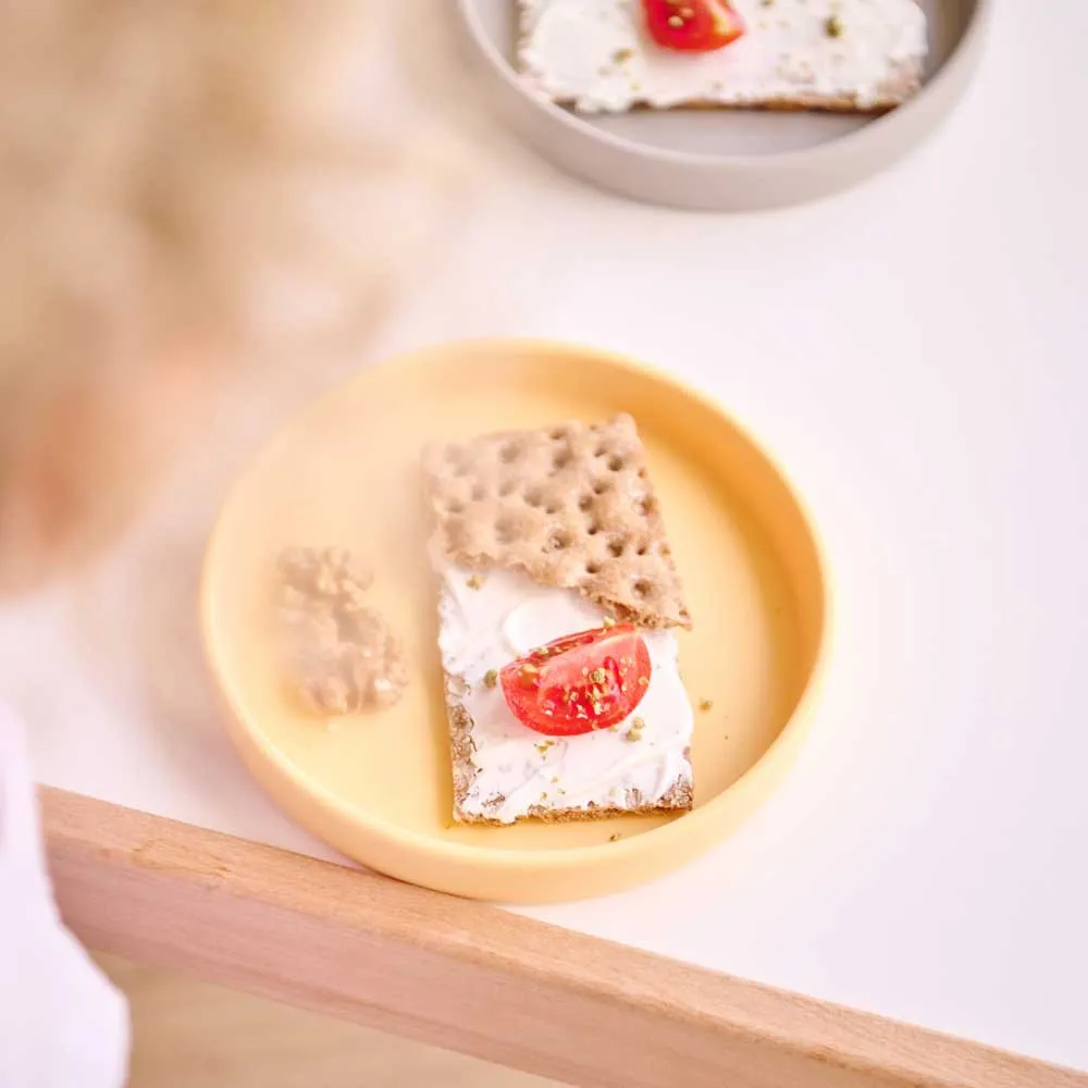 https://www.roshko.bg/media/catalog/product/cache/1/image/9df78eab33525d08d6e5fb8d27136e95/9/_/silikonova-chiniq-minikOiOI-Basics-Plate 3.webp