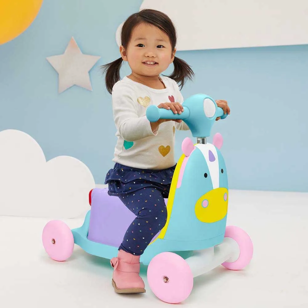 https://www.roshko.bg/media/catalog/product/cache/1/image/9df78eab33525d08d6e5fb8d27136e95/9/h/Skip Hop Ride on Toy детска четириколка 3 в 1 - еднорогът Юрика 4.webp