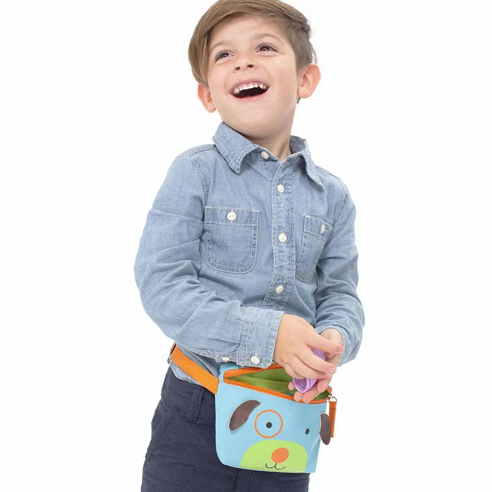 https://www.roshko.bg/media/catalog/product/cache/1/image/9df78eab33525d08d6e5fb8d27136e95/9/i/Skip Hop Zoo Hip Pack детска чантичка - Кученцето Дарби 6.webp