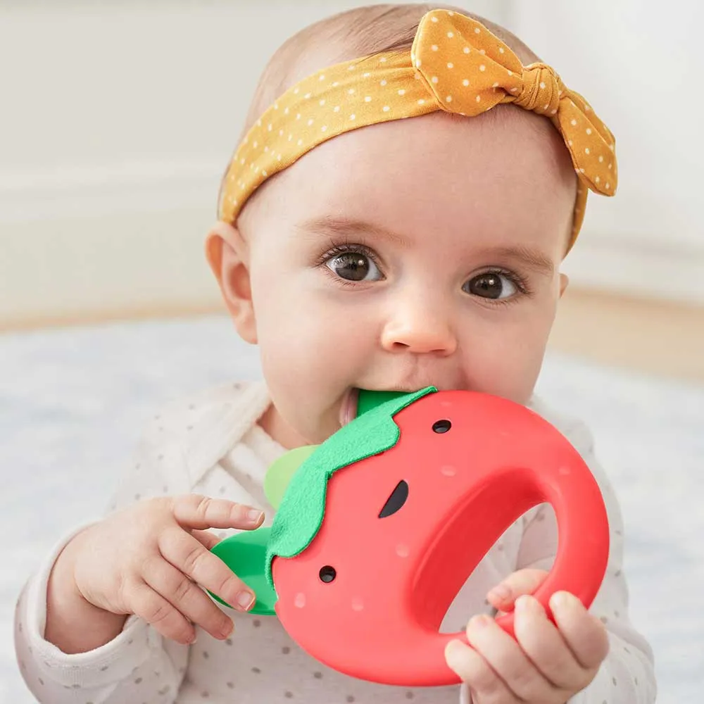https://www.roshko.bg/media/catalog/product/cache/1/image/9df78eab33525d08d6e5fb8d27136e95/9/l/Skip Hop Farmstand Berry Cute Band дрънкалки-тамбурина-ягодка и маракаси-боровинки 3.webp