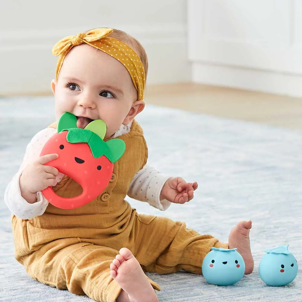 https://www.roshko.bg/media/catalog/product/cache/1/image/9df78eab33525d08d6e5fb8d27136e95/9/l/Skip Hop Farmstand Berry Cute Band дрънкалки-тамбурина-ягодка и маракаси-боровинки 5.webp