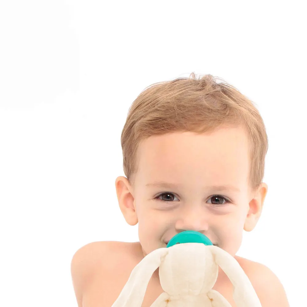 https://www.roshko.bg/media/catalog/product/cache/1/image/9df78eab33525d08d6e5fb8d27136e95/_/-/Minikoioi Sleep Buddy приятел за сън със силиконова залъгалка White Bunny.webp