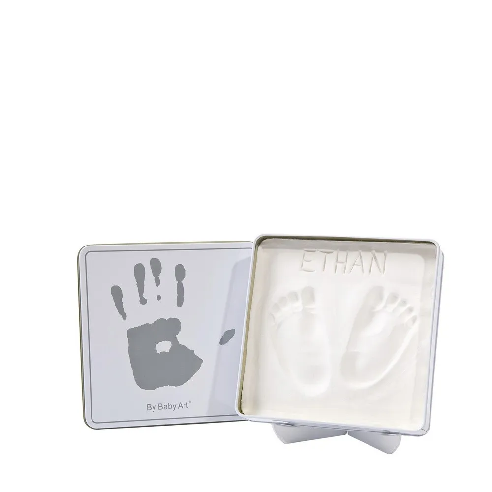 https://www.roshko.bg/media/catalog/product/cache/1/image/9df78eab33525d08d6e5fb8d27136e95/_/b/Baby Art Магична кутия - квадратна - бяла метална.webp