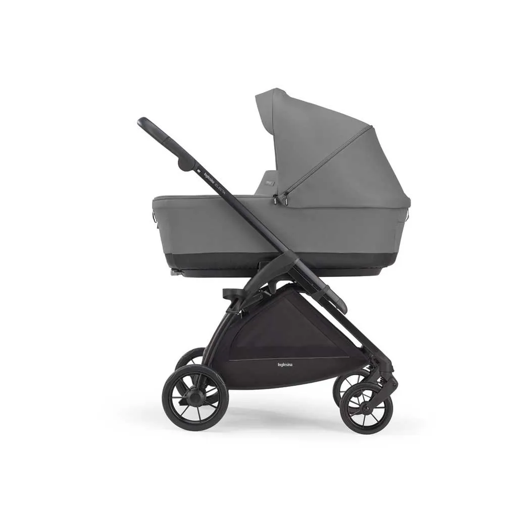 https://www.roshko.bg/media/catalog/product/cache/1/image/9df78eab33525d08d6e5fb8d27136e95/a/a/bebeshka-kolichka-inglesina-electa-duo-chelsea-grey 2.webp