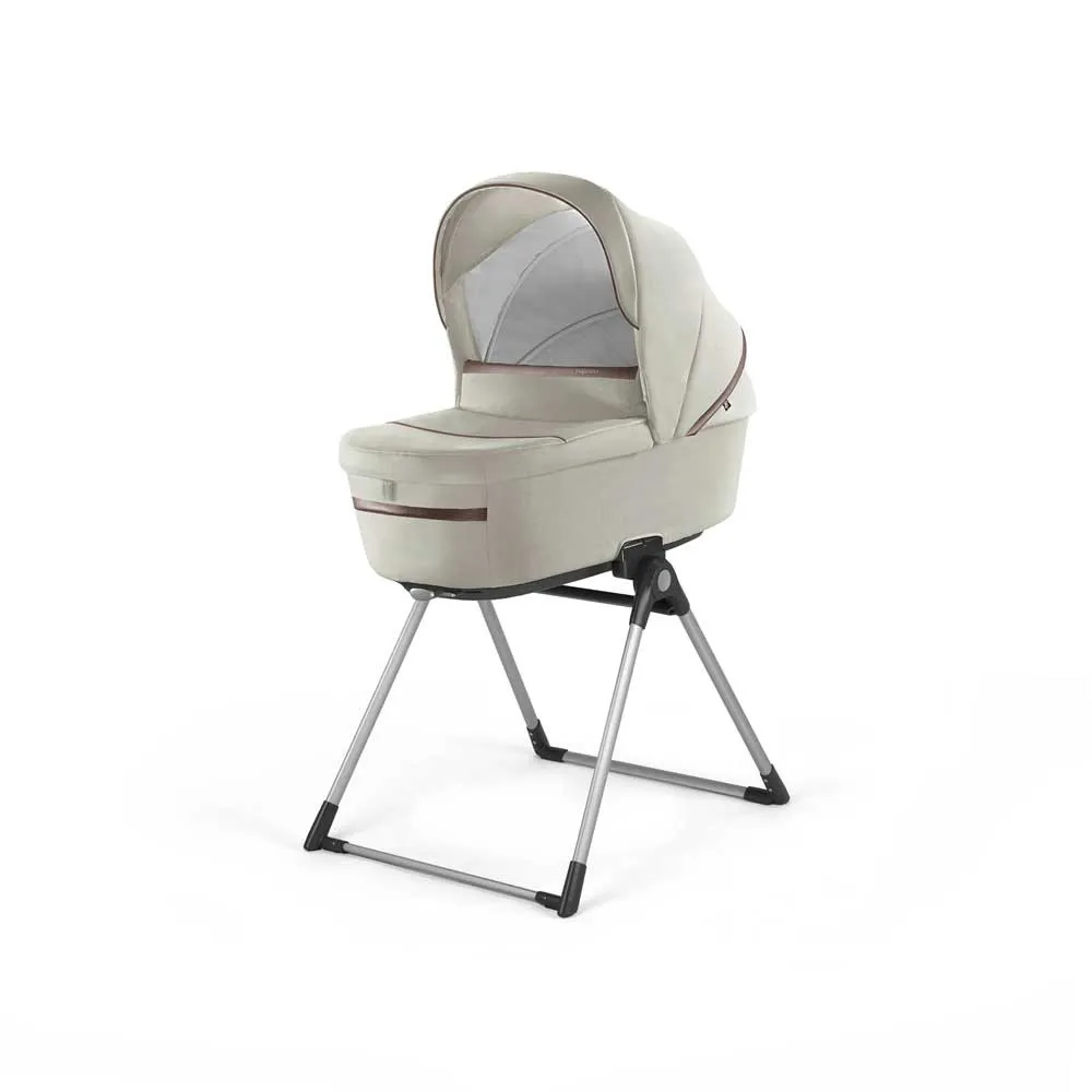https://www.roshko.bg/media/catalog/product/cache/1/image/9df78eab33525d08d6e5fb8d27136e95/a/p/Inglesina Aptica System Quattro Darwin бебешака количка - Cashmere Beige 5.webp